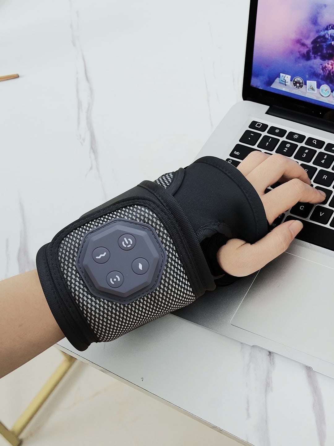 Wrist-brace-for-carpal-tunnel