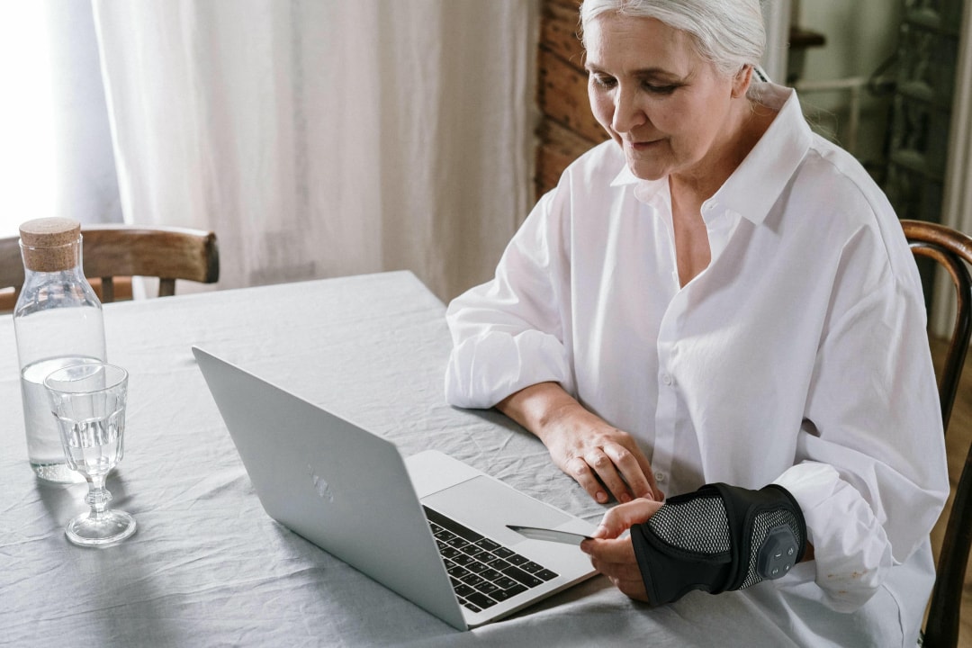 Electric-hand-massagers